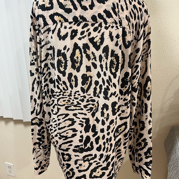 MARCIANO 100% silk blouse size S. Fits perfectly Medium. - Picture 4 of 13
